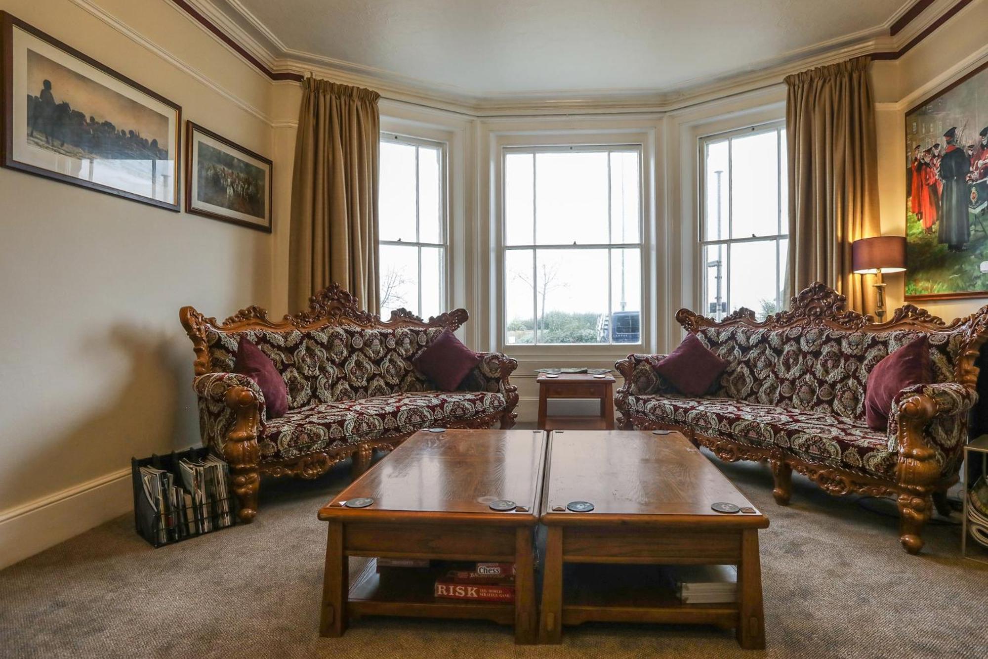 Oyo Lord Kitcheners Guest House Lowestoft Esterno foto
