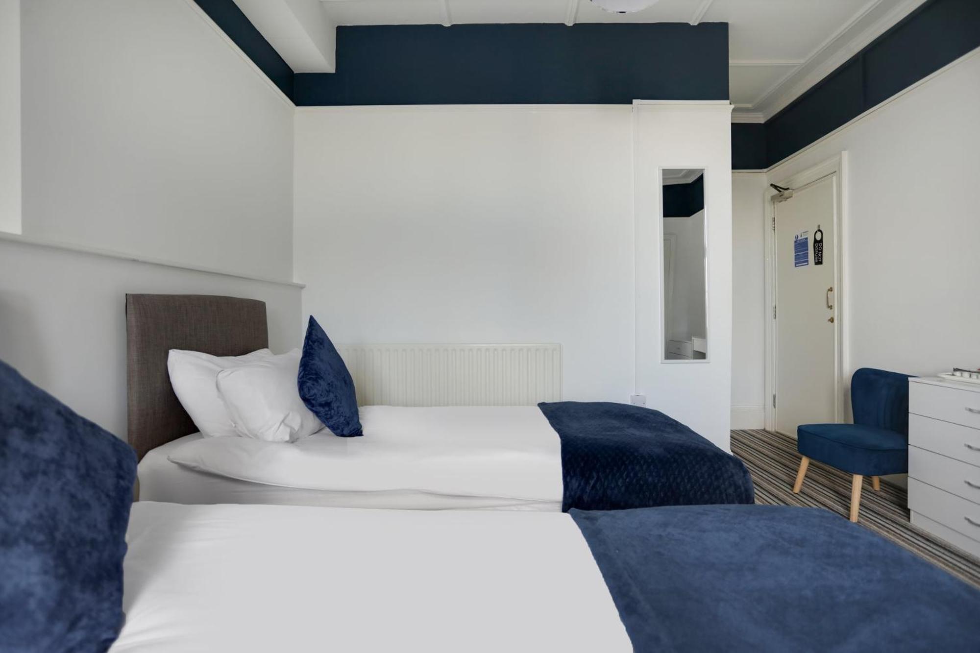 Oyo Lord Kitcheners Guest House Lowestoft Esterno foto