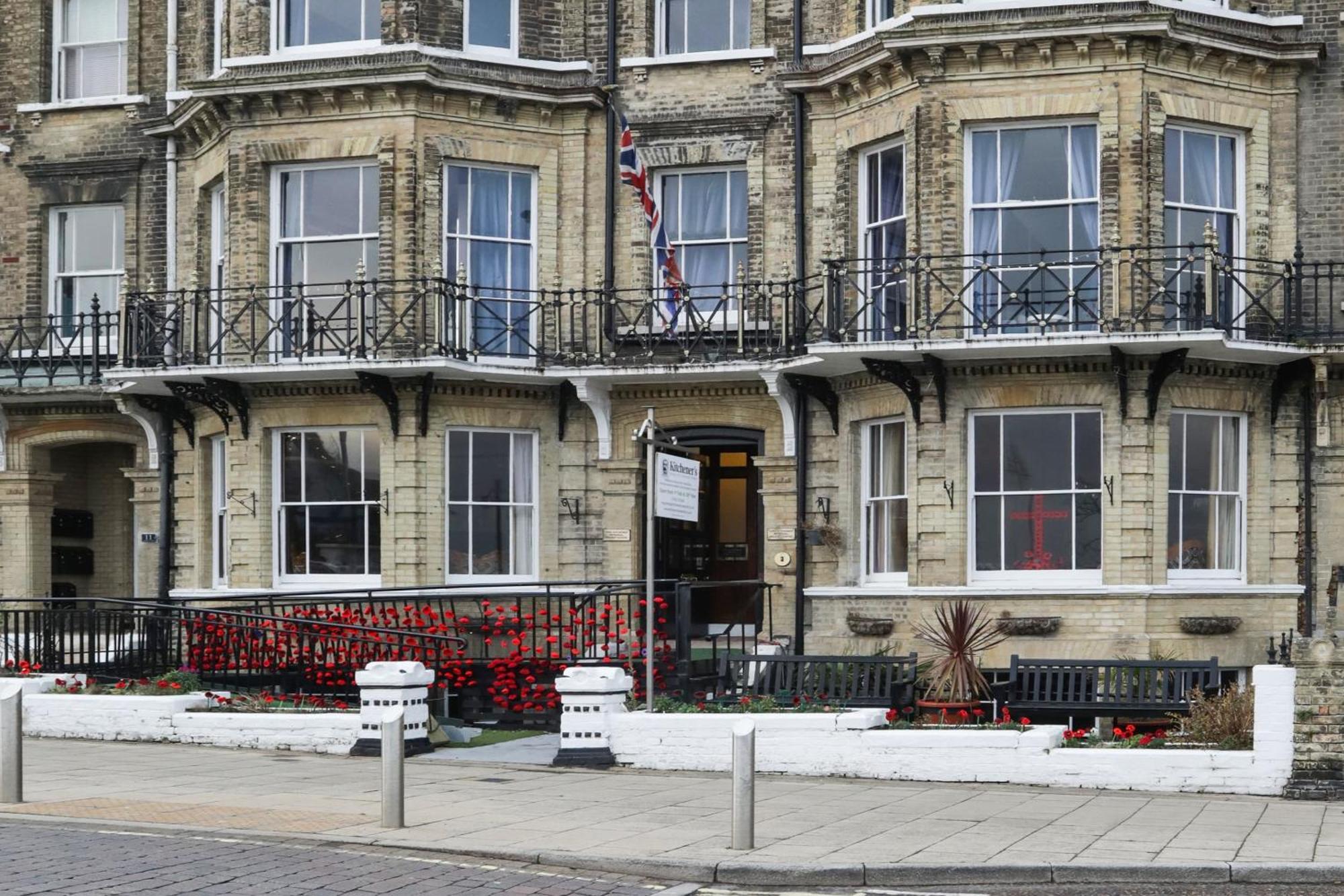 Oyo Lord Kitcheners Guest House Lowestoft Esterno foto