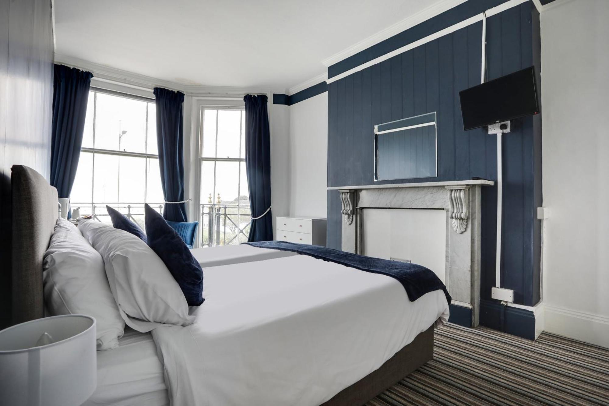 Oyo Lord Kitcheners Guest House Lowestoft Esterno foto