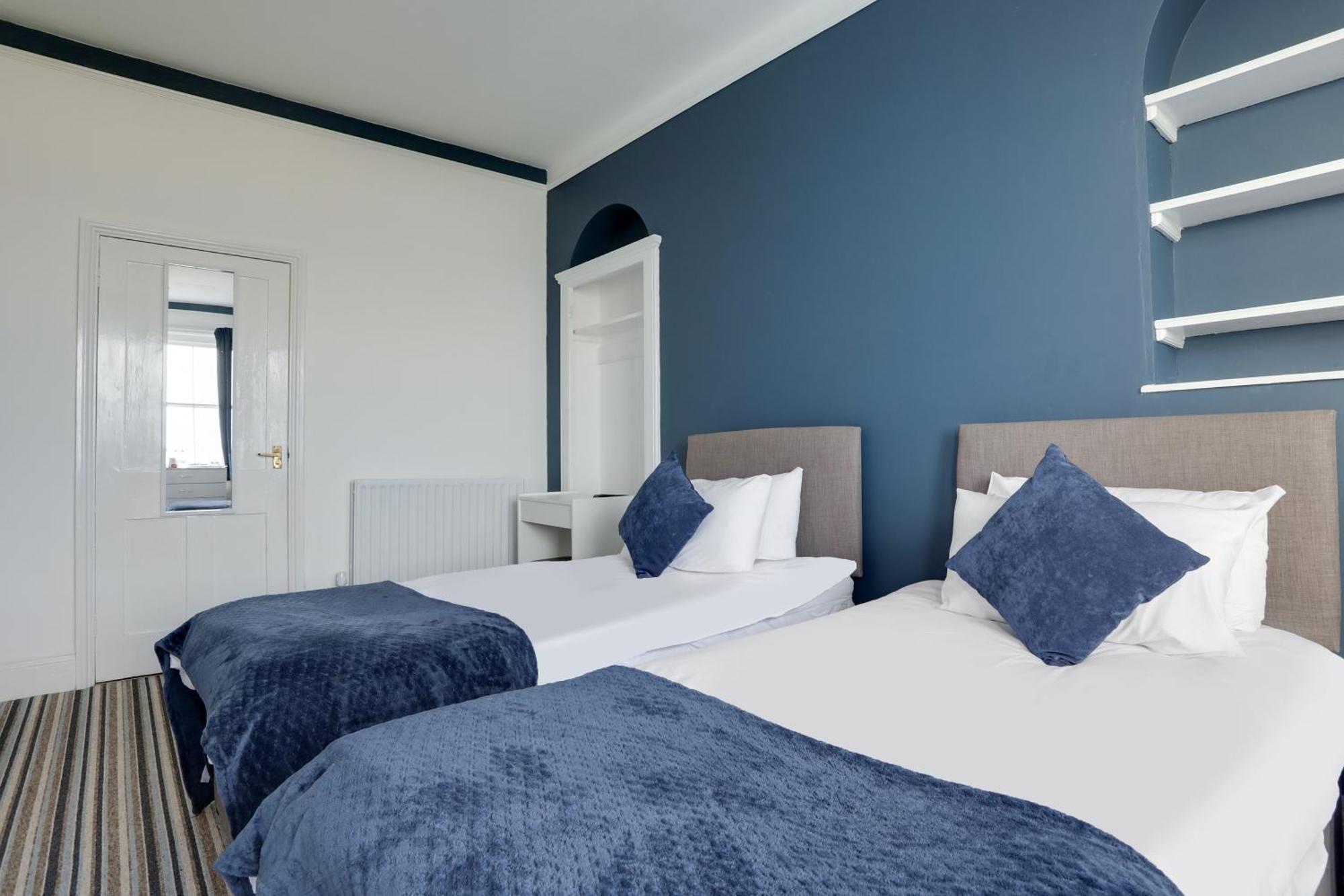 Oyo Lord Kitcheners Guest House Lowestoft Esterno foto