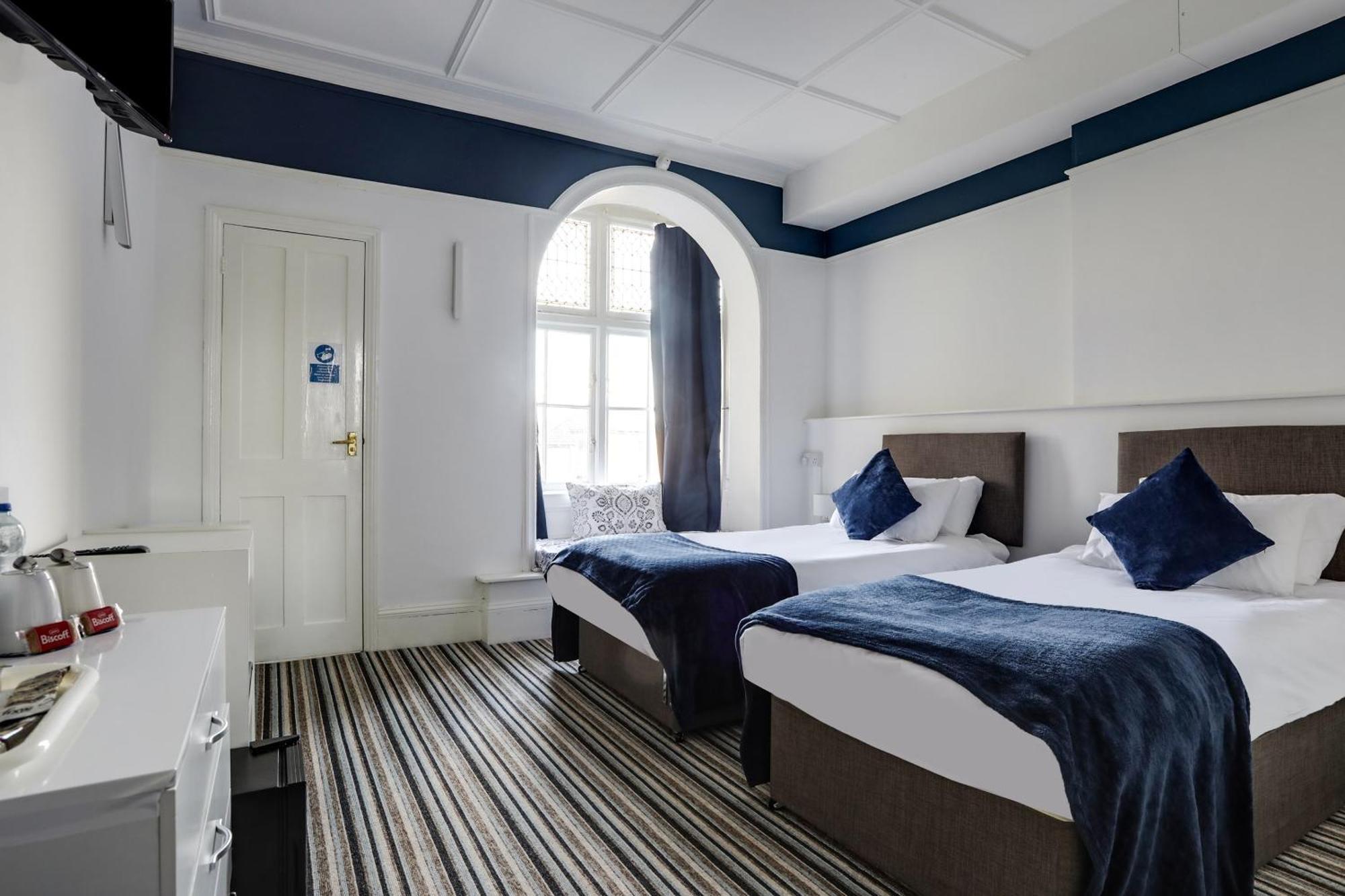 Oyo Lord Kitcheners Guest House Lowestoft Esterno foto