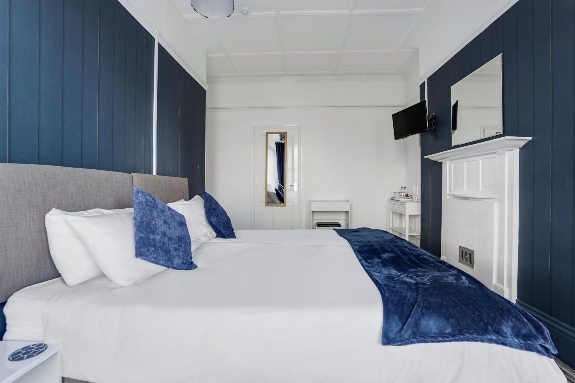 Oyo Lord Kitcheners Guest House Lowestoft Esterno foto