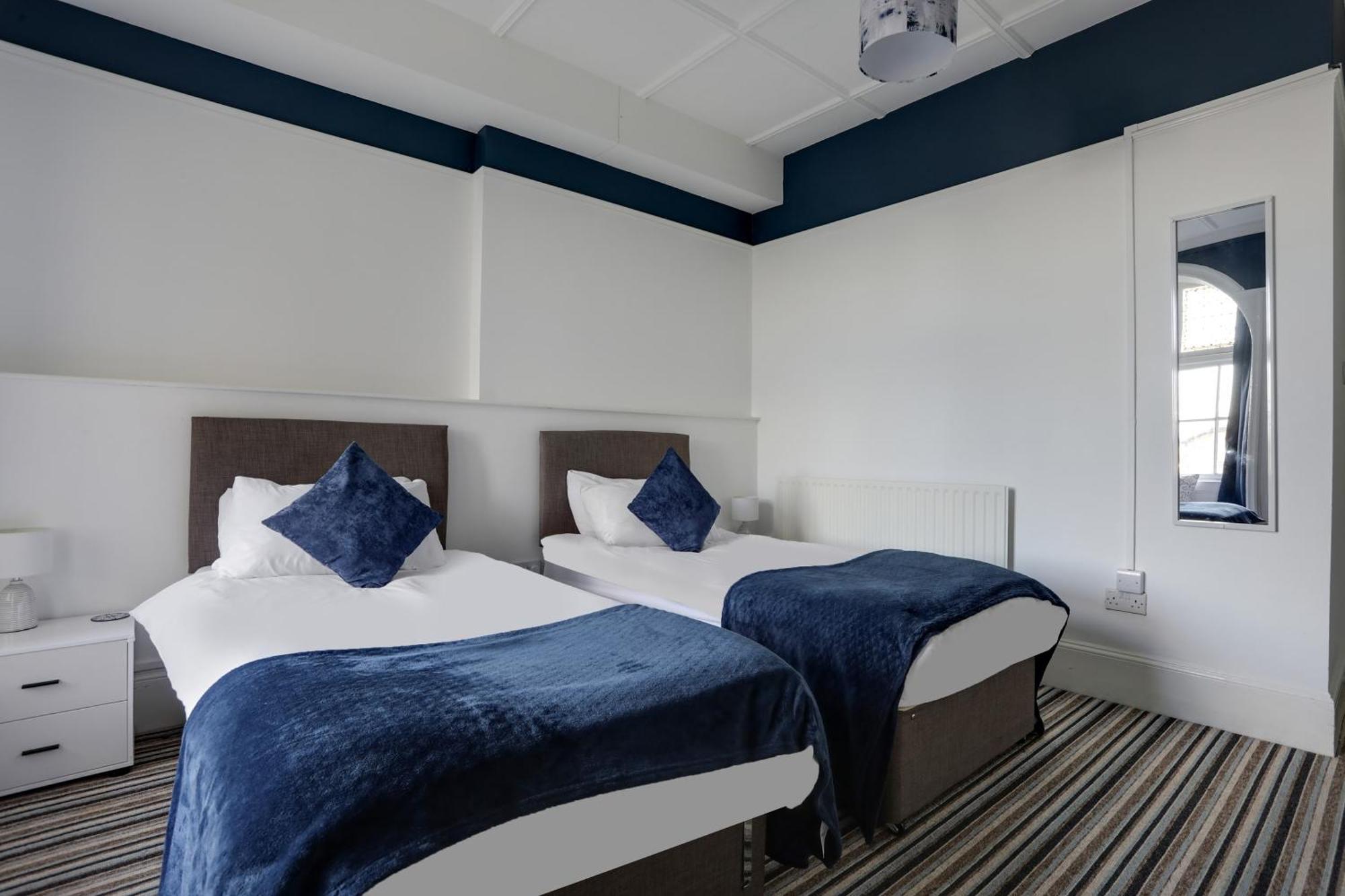 Oyo Lord Kitcheners Guest House Lowestoft Esterno foto